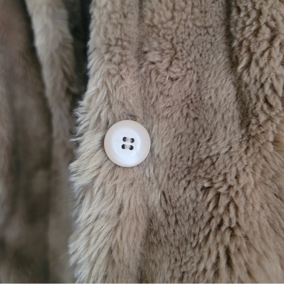 Suzy Shier Faux Fur Coat - Picture 6 of 6